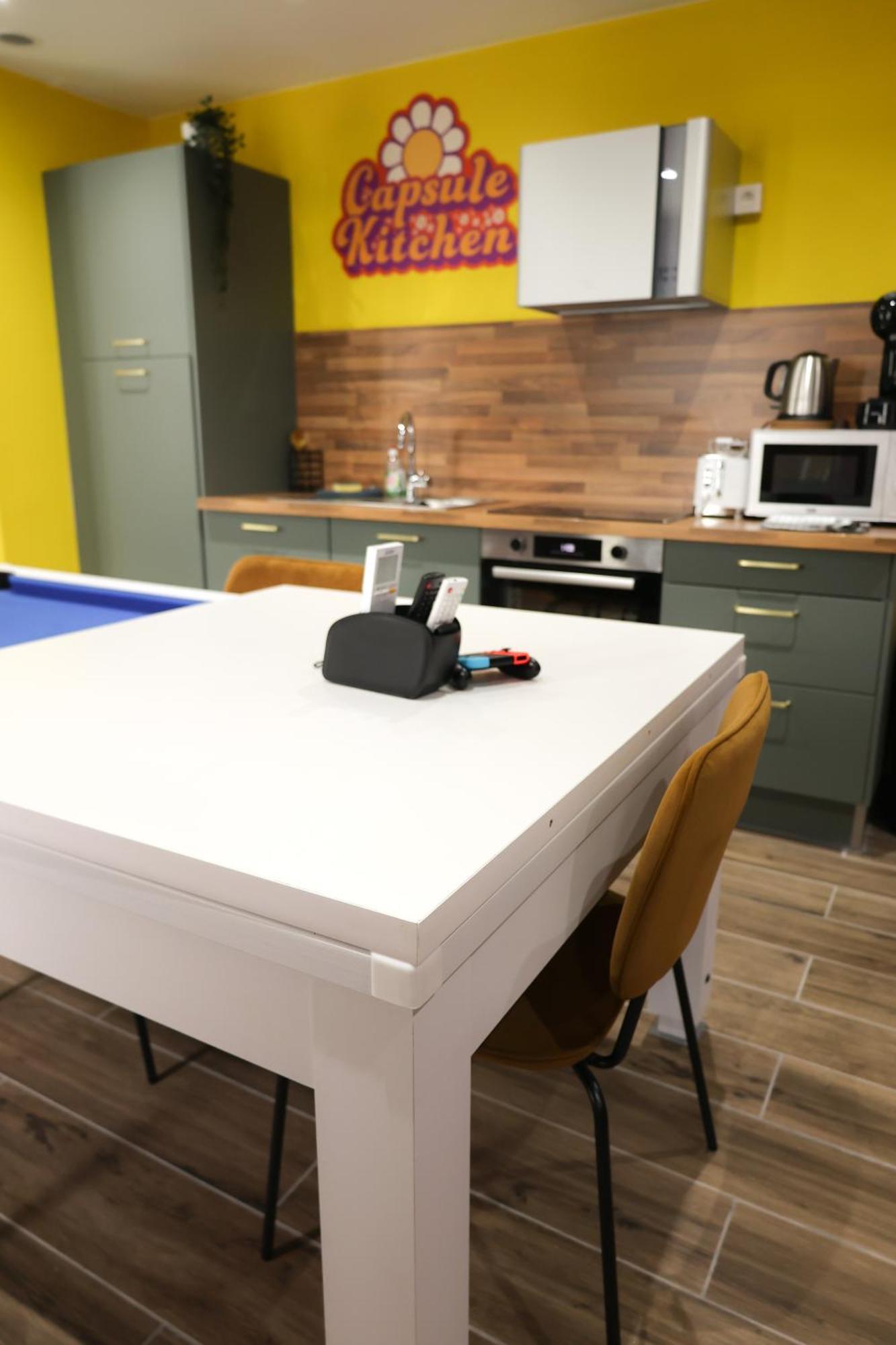 Capsule Groovy-Jacuzzi-Sauna-Billard-Netflix- Nintendo Switch & Jeux Mons Exteriér fotografie