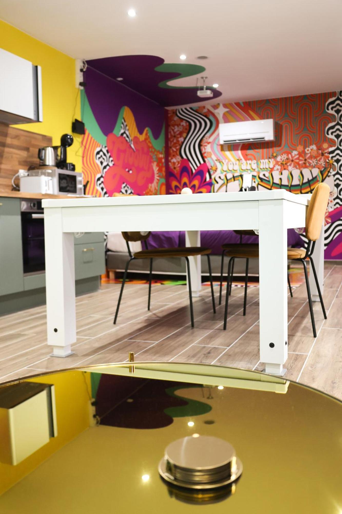 Capsule Groovy-Jacuzzi-Sauna-Billard-Netflix- Nintendo Switch & Jeux Mons Exteriér fotografie