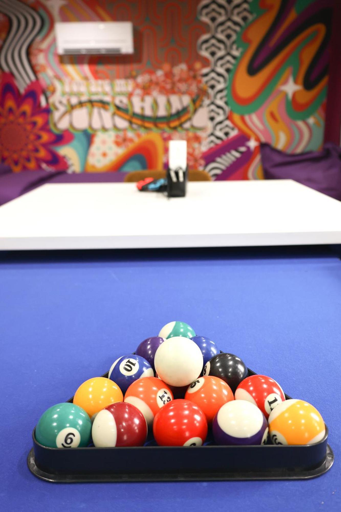 Capsule Groovy-Jacuzzi-Sauna-Billard-Netflix- Nintendo Switch & Jeux Mons Exteriér fotografie